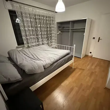 Modernes Haus In Messe Flughafen Dus *